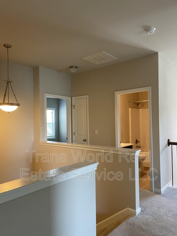 Building Photo - 7531 Silk Tree Pointe