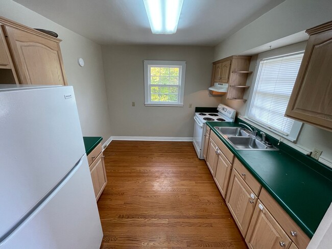 Building Photo - Great Brick Home or Office Space near down...