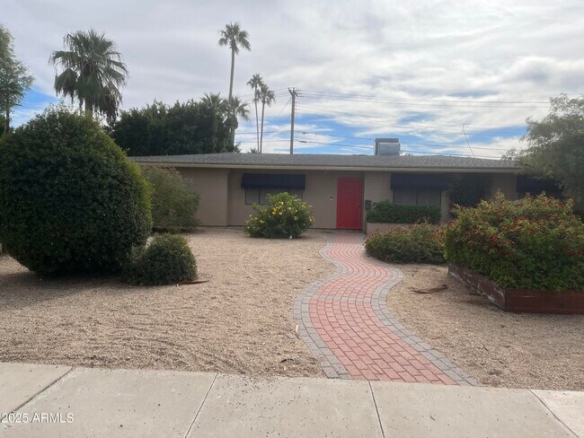 Primary Photo - 3333 E Medlock Dr