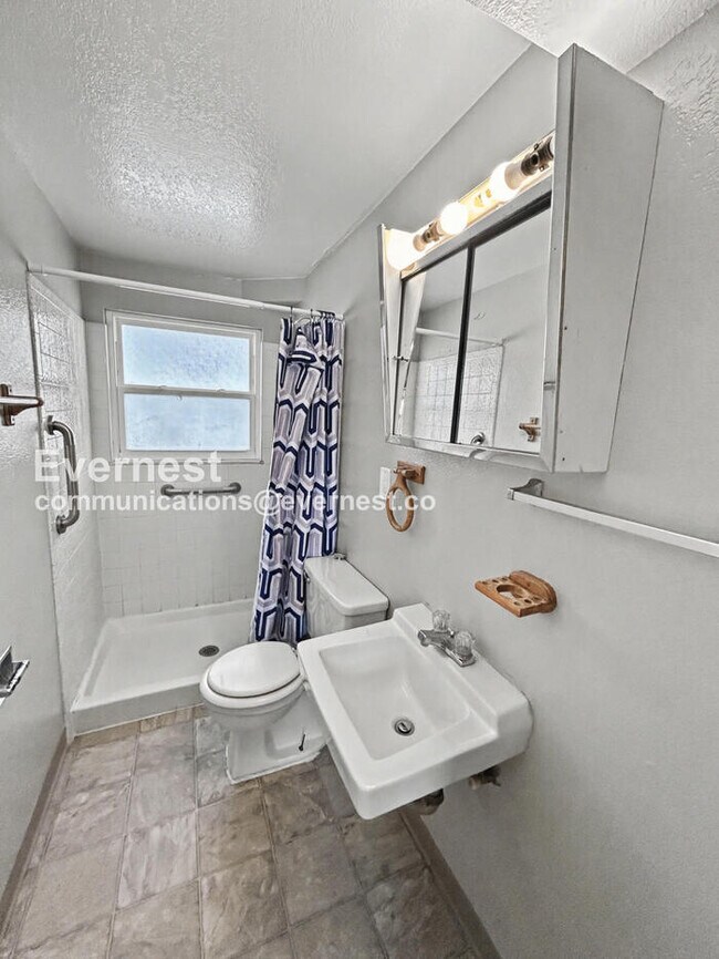 Building Photo - 7380 Colonial Dr