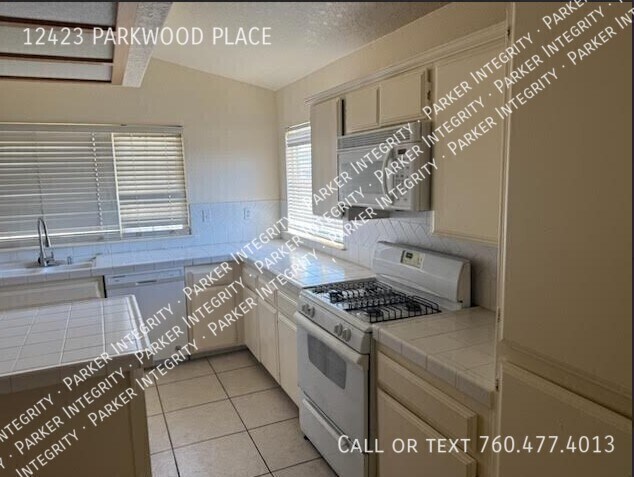 Building Photo - 12423 Parkwood Pl