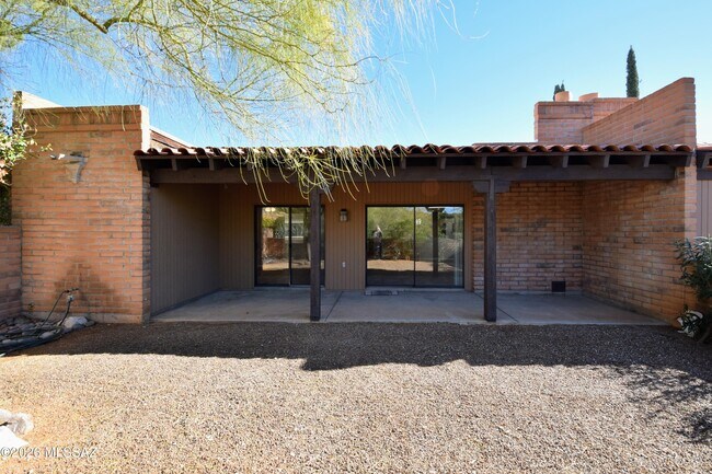 Building Photo - 4581 Cam Campero