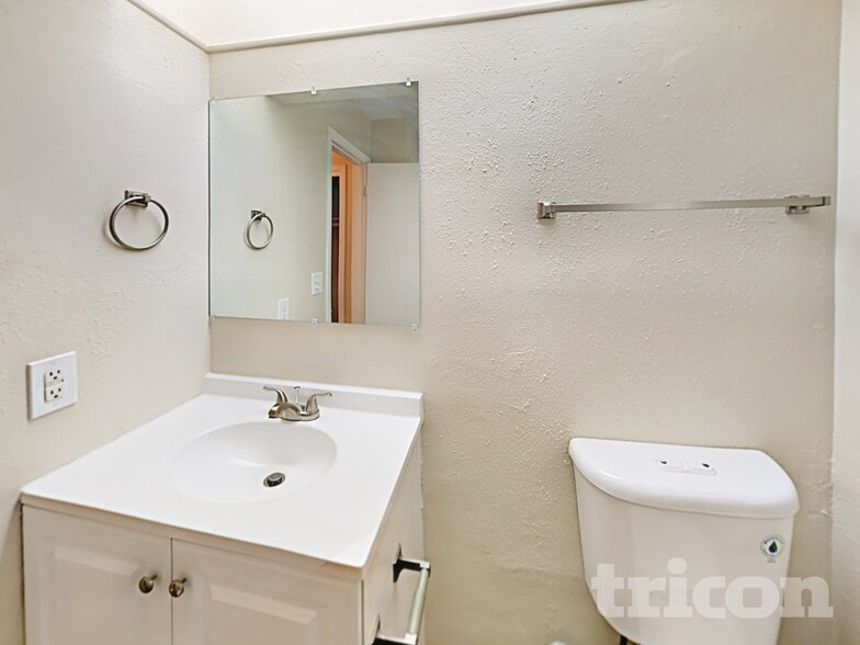 Building Photo - 4909 Tiffany Ln