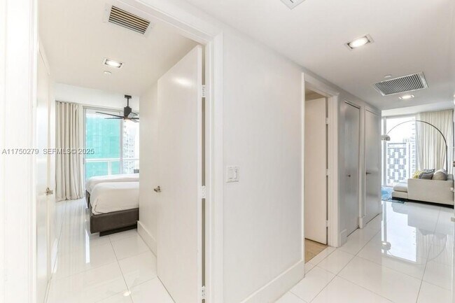 Building Photo - 485 Brickell Ave