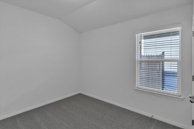 Building Photo - 5020 Hazelnut Ln