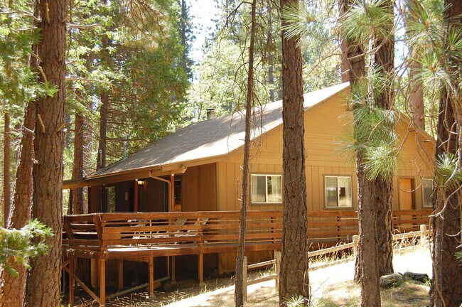 Building Photo - 2630 Mariposa Ave