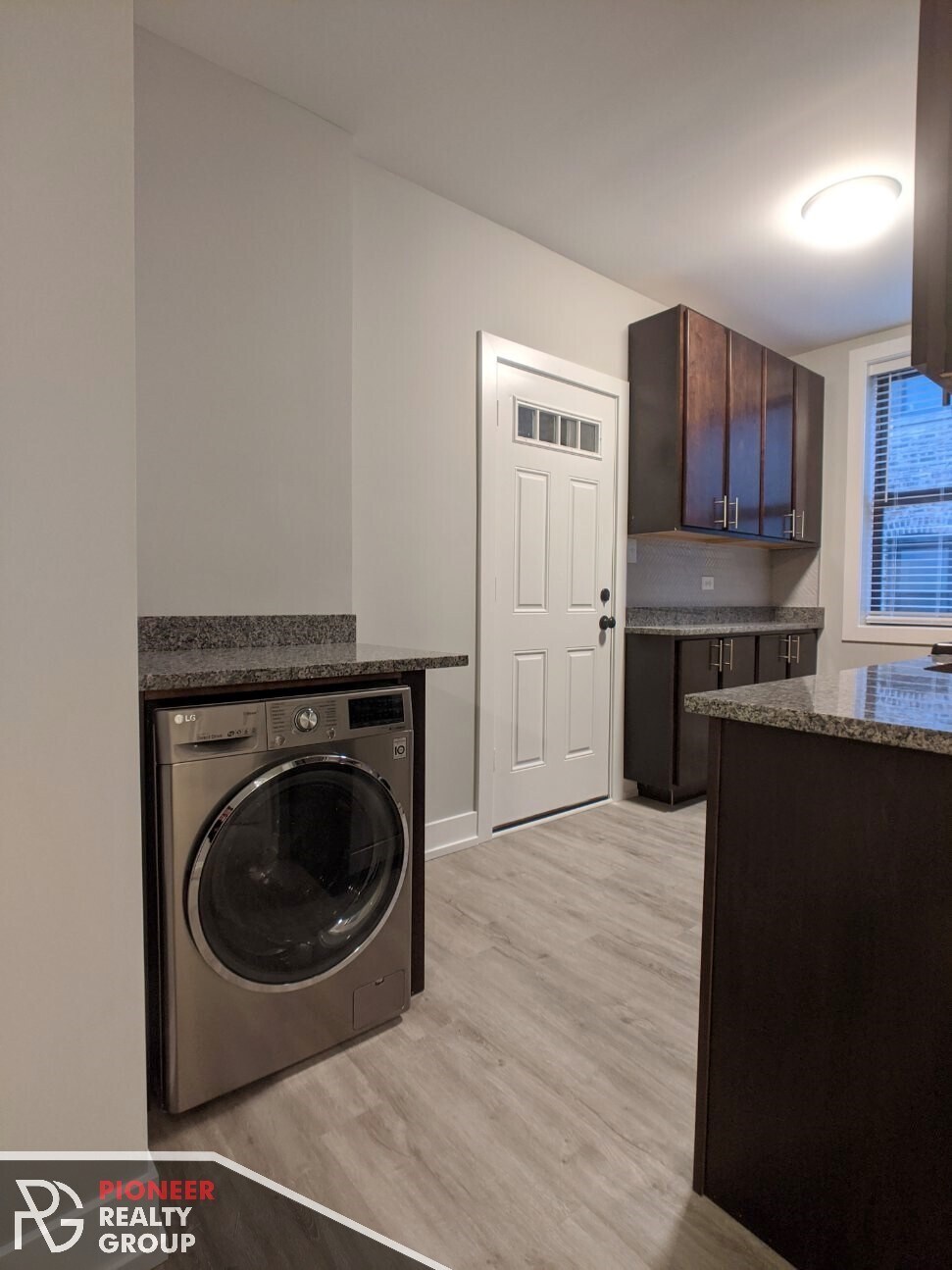 Building Photo - 711 W Brompton Ave