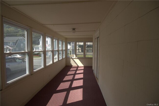 Building Photo - 83 Hudson St