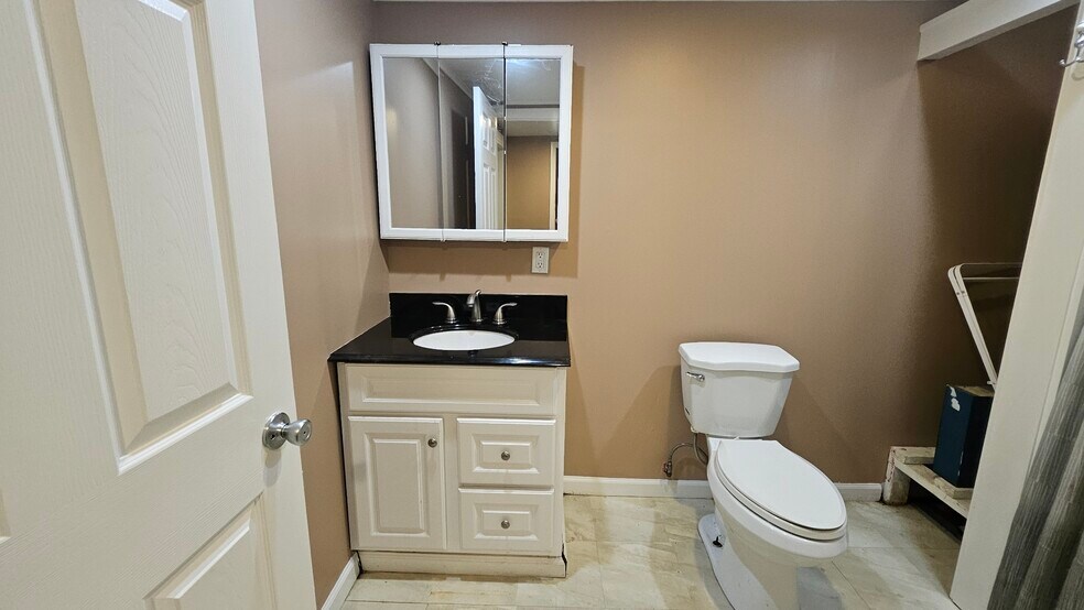 Downstairs Bathroom - 5 Tudor Ct W