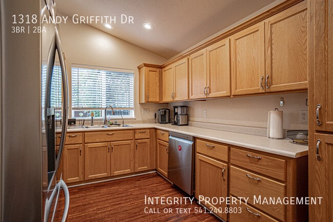 Building Photo - 1318 Andy Griffith Dr