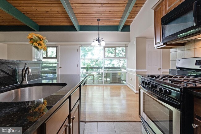 Building Photo - 4381 Americana Dr