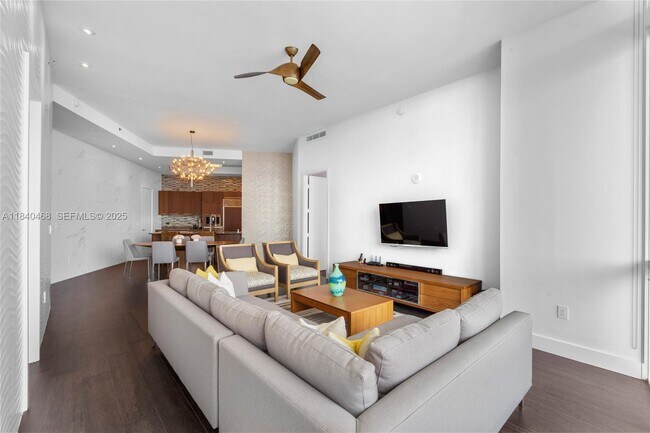 Building Photo - 16001 Collins Ave