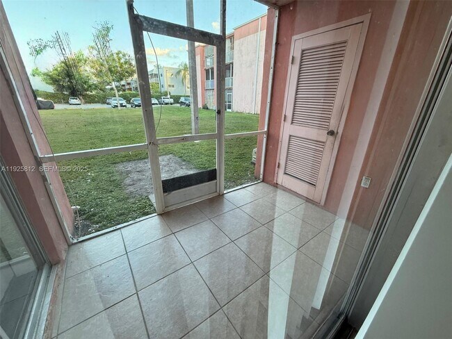 Building Photo - 19821 SW 114th Ave