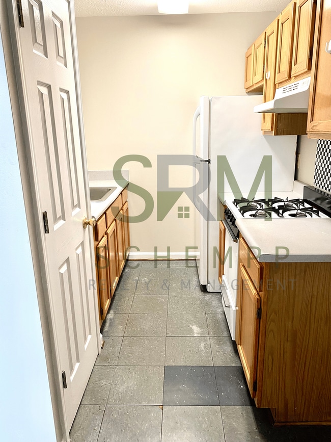 Building Photo - Spacious Second Floor 1BR in Portland