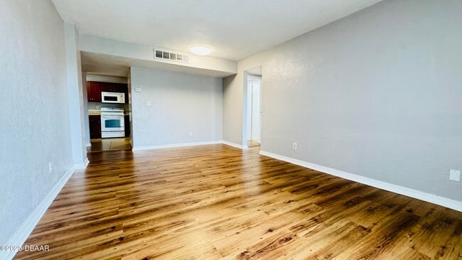 Building Photo - 732 N Halifax Ave