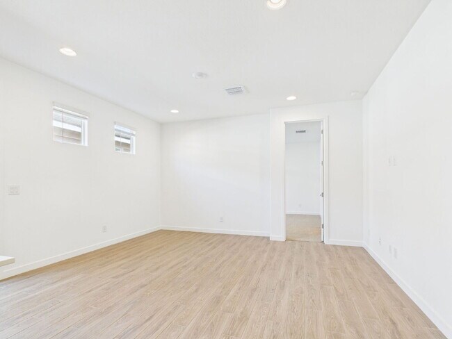 Building Photo - Brand new home with Casita