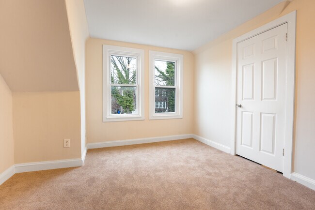 Building Photo - 2013 Edgmont Ave