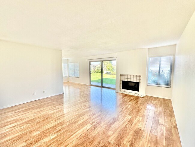 Building Photo - 1652 Pala Lake Dr