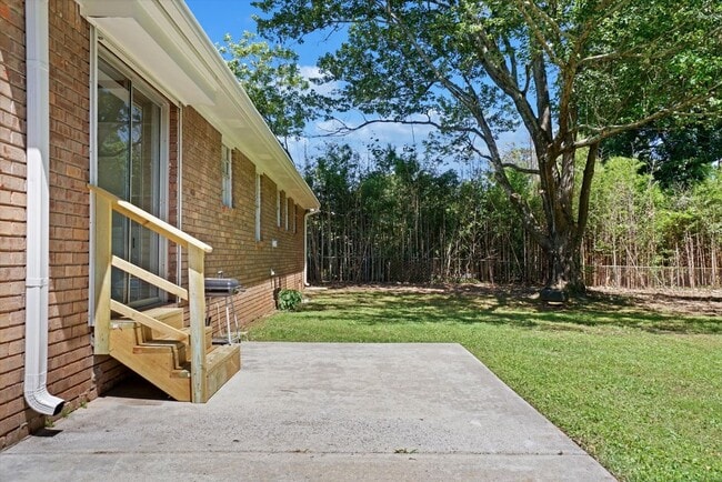 Building Photo - 606 Evergreen Dr