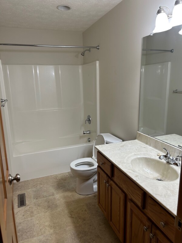 Building Photo - 2439 Meadowpoint Dr