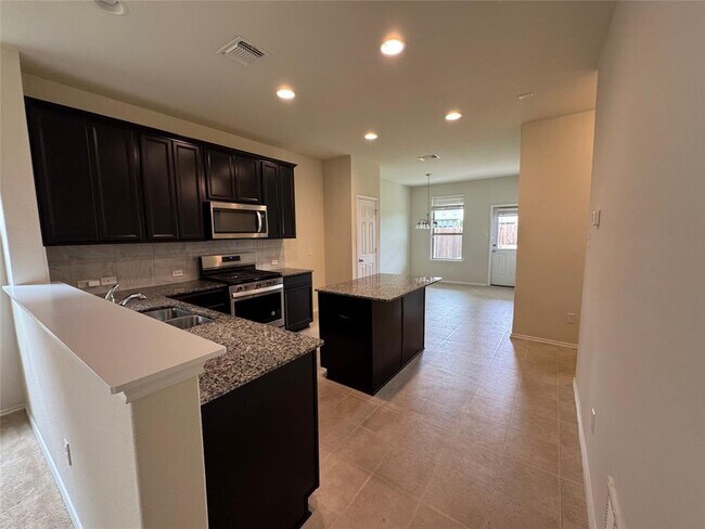 Building Photo - 250 Zuma Dr