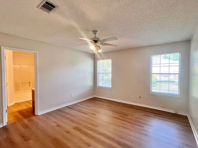 Building Photo - 5721 Bronco Pl