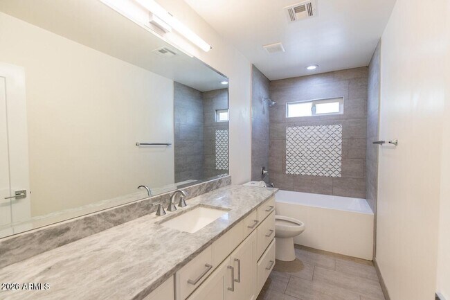 Building Photo - 341 E 14th St