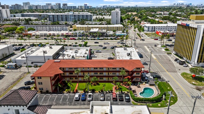 Building Photo - 5050 Bayview Dr