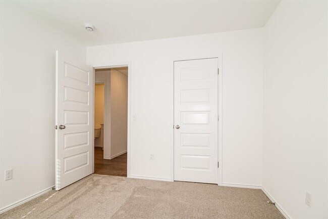 Building Photo - 1833 Rock Elm Dr