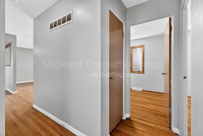 Building Photo - 515 Topaz Ave