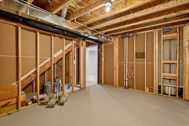 Building Photo - 1303 Potomac View Pkwy