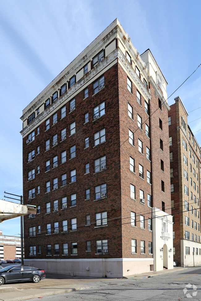 209 York St - Hampton Hall Apartments