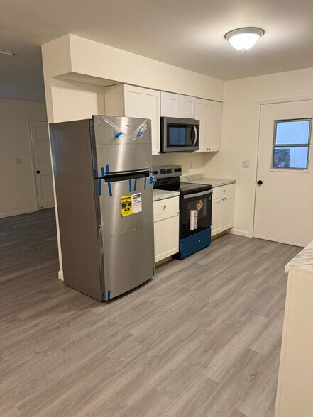 Building Photo - 325 N Lochview Terrace