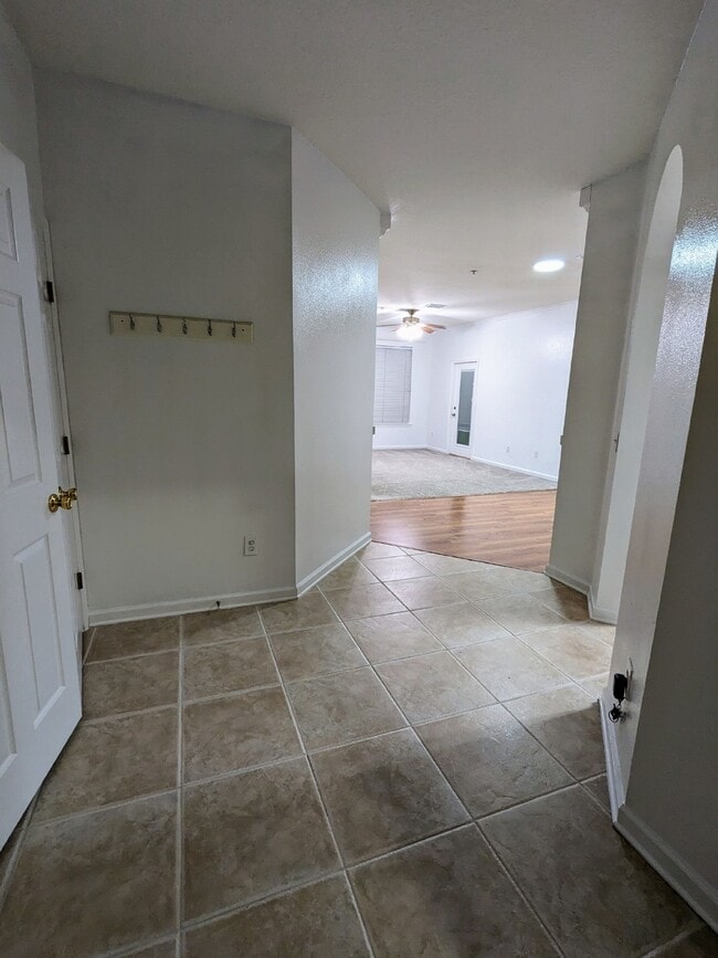 Building Photo - "Beautiful Move-In Ready 3/2 Condo near Town Center & UNF - Move In Today & $500 Off February Rent!"