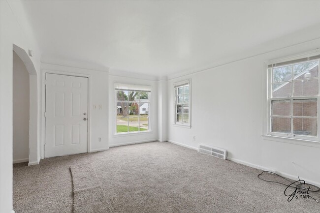 Building Photo - $1,200 - Bungalow