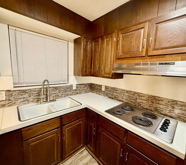 Building Photo - 1000 Hillyer St