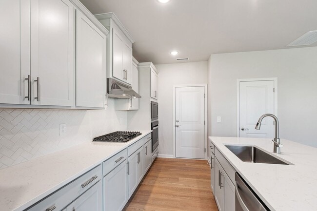 Building Photo - Stunning 3-Bedroom Residence in Oak Manor,...