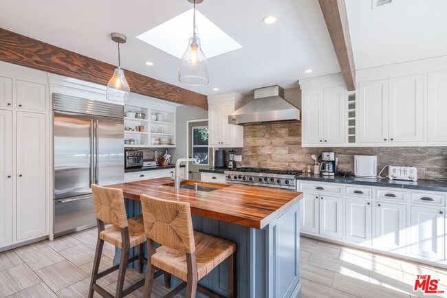 Building Photo - 12413 Beatrice St