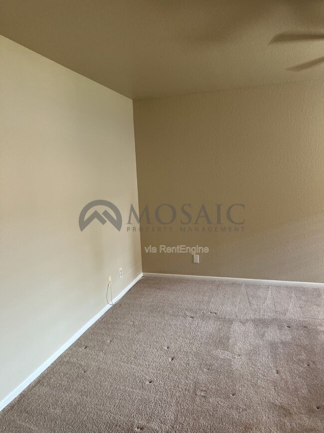 Building Photo - 921 S Val Vista Dr