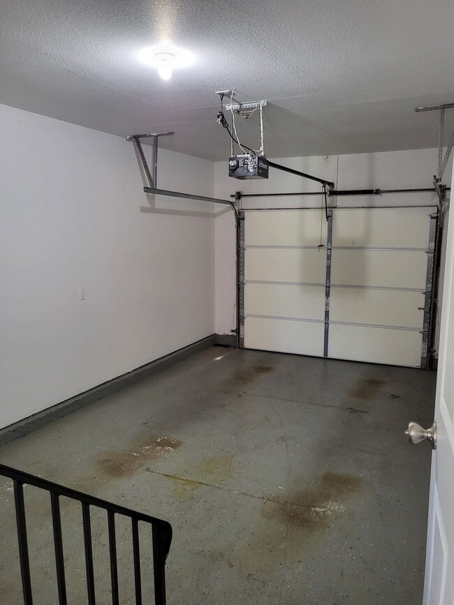Building Photo - Chris Lane Duplex