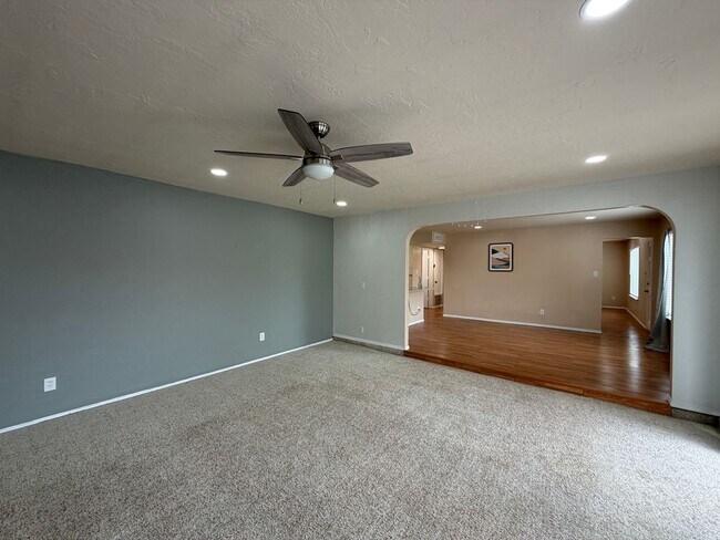 Building Photo - 3 Bedroom Updated Home Available Near Montano Rd NW & Unser Blvd NW!