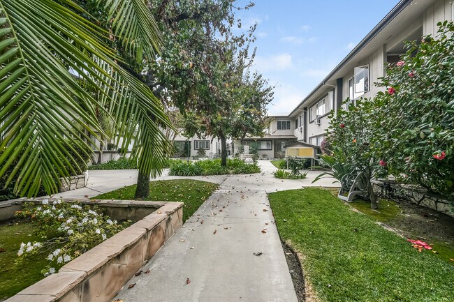 Building Photo - 806 Arcadia Ave