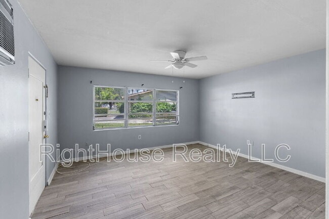 Building Photo - 1220 Sunshine Ave