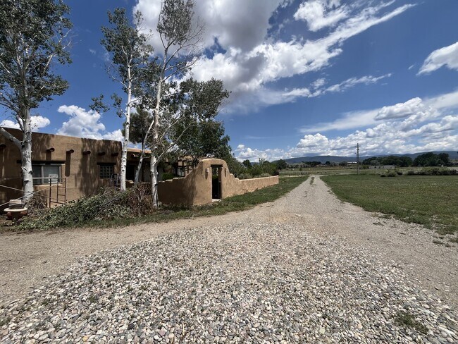 Building Photo - 120 Los Cordovas