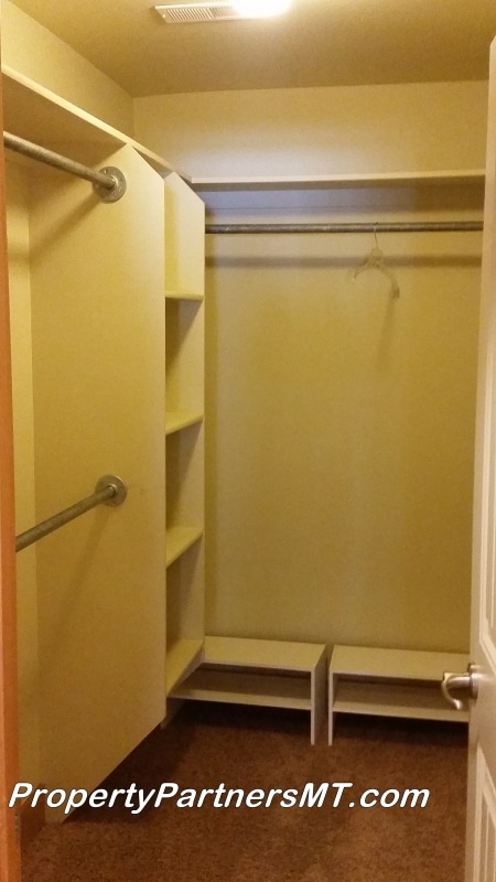 Building Photo - **Need more garage?** 3 Bed 2 Bath house