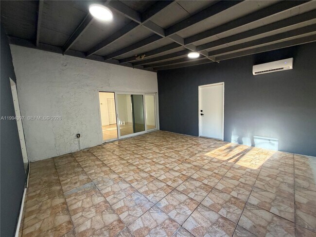 Building Photo - 3373 SW 29th Terrace