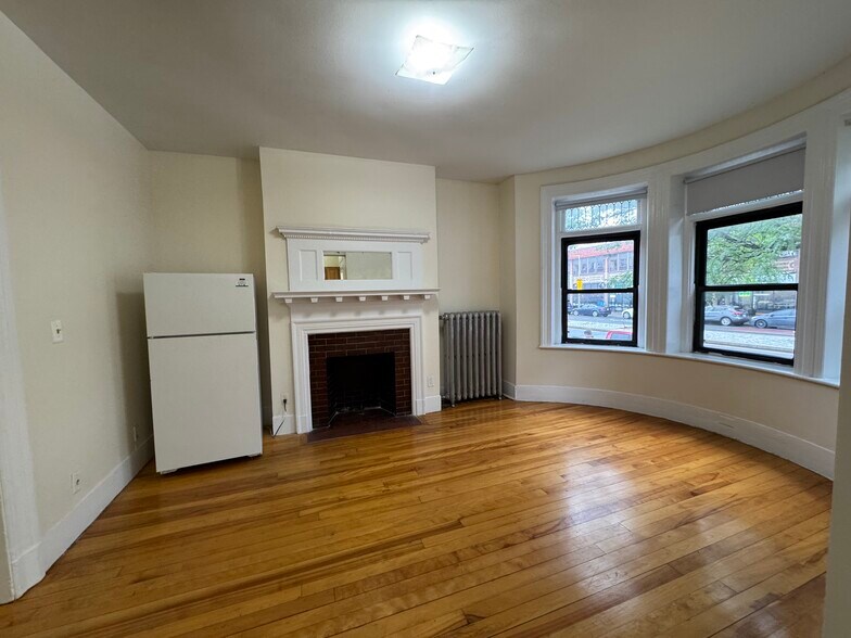 Primary Photo - 39 Brighton Ave