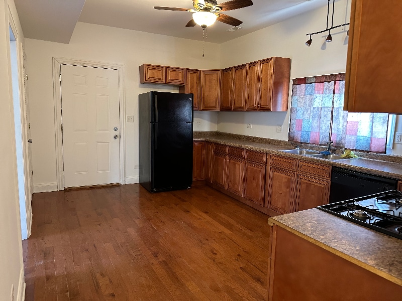 Building Photo - 1650 N Keeler Ave