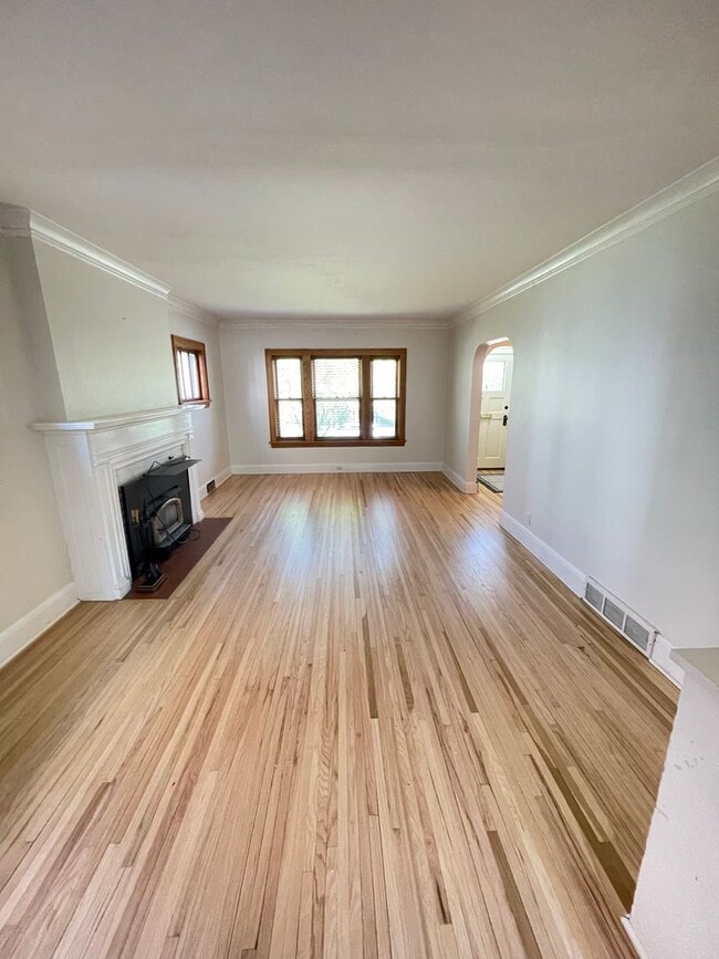 Building Photo - Available Sept 6! - Beautiful 4 Bed 3 Bath