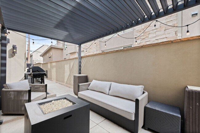 Building Photo - Luxury 4BD, 6BA Cherry Creek Home with 4 Outdoor Spaces